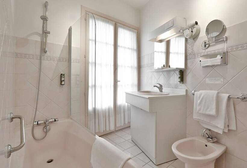 ホテル Restaurant Charbonnel