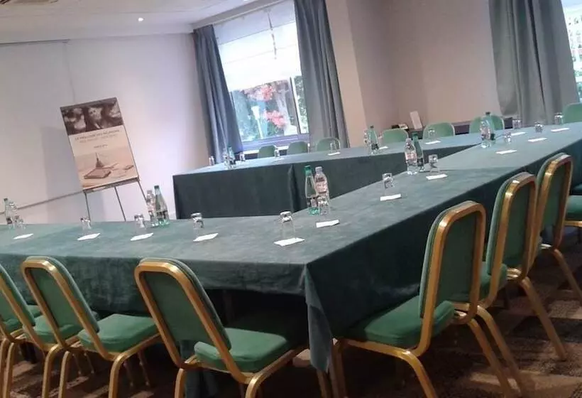 호텔 Mercure Macon Bord De Saone