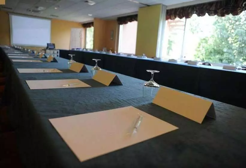 호텔 Mercure Macon Bord De Saone