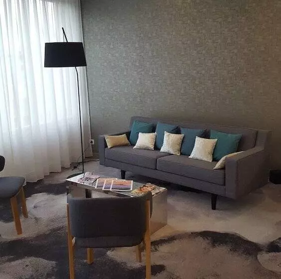 호텔 Mercure Macon Bord De Saone