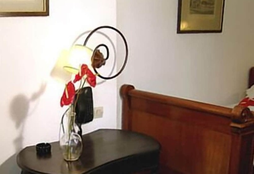 هتل Théâtre Hôtel Chambéry