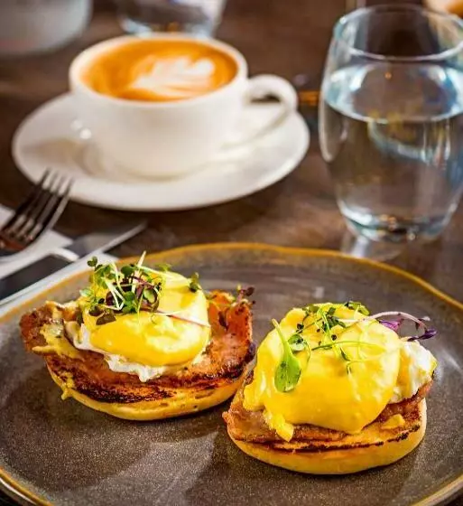 Queens Hotel And Nightclub