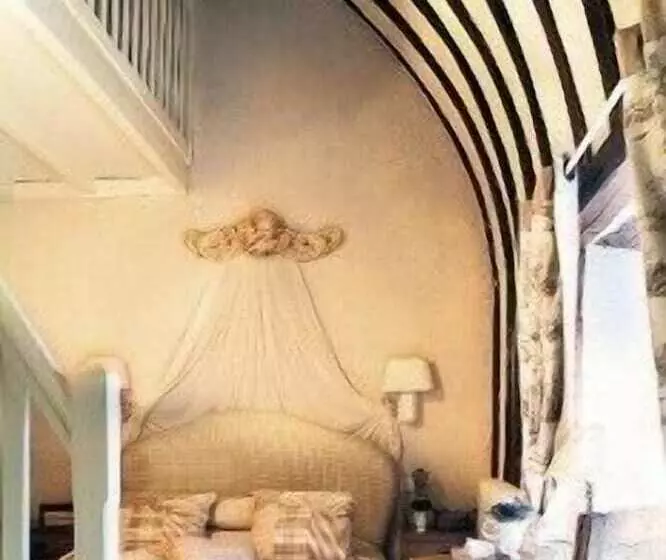 בית מלון כפרי Chateau Colbert