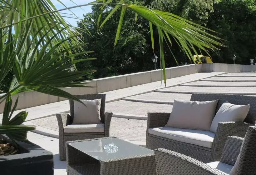 בית מלון כפרי Chateau D Artigny