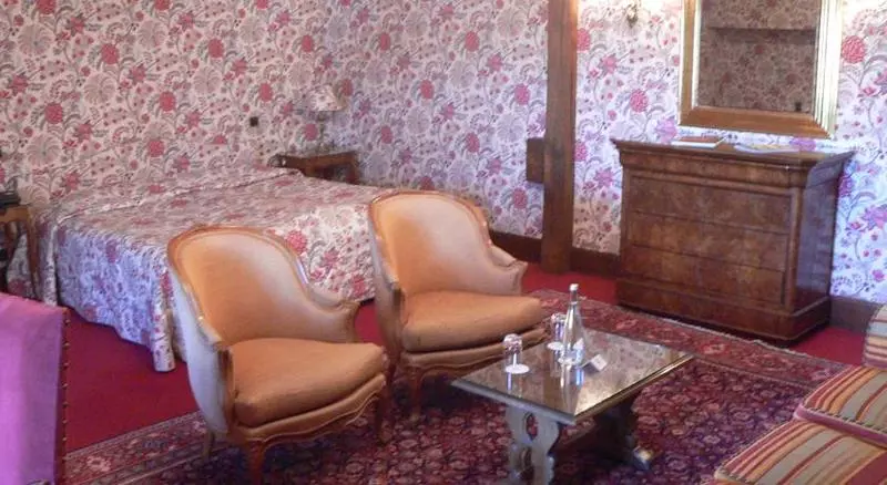 Hotell Chateau De Gilly