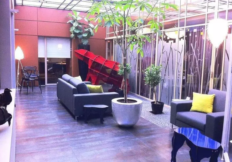 هتل Hostellerie Du Chapeau Rouge