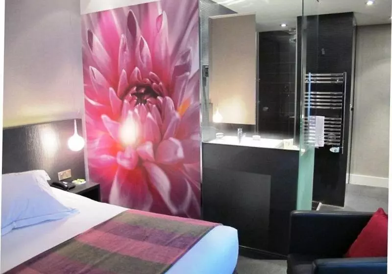 هتل Hostellerie Du Chapeau Rouge