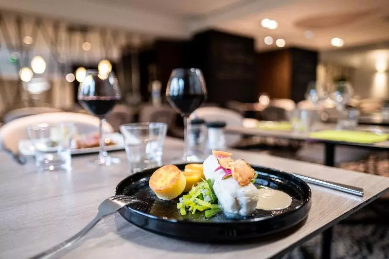 ホテル Hôtel Mercure Grenoble Meylan