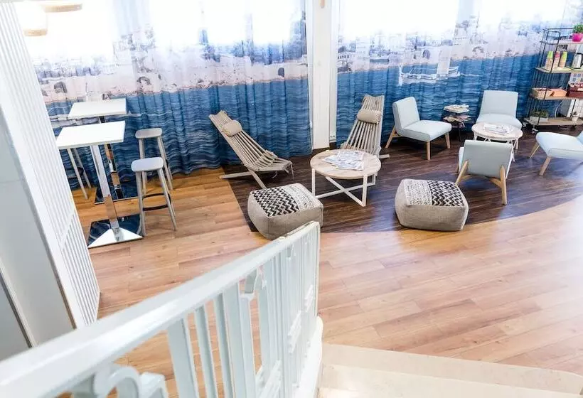 ホテル Ibis Styles Marseille Centre Prado Place Castellane