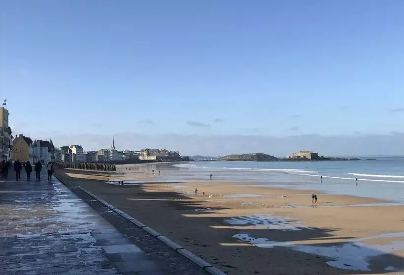 هتل Kyriad Saint Malo Centre Plage