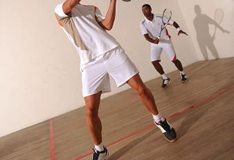 فندق Logis, Hôtel Au Chêne Vert, Saint Brieuc Nord