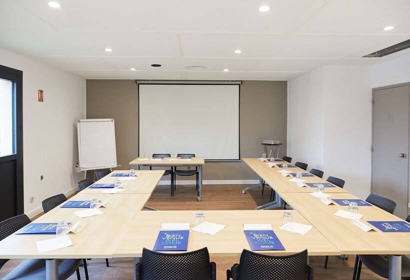 هتل Campanile Pau Est Bizanos