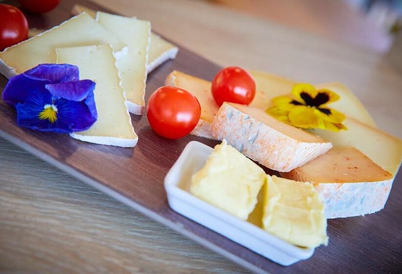 هتل Campanile Pau Est Bizanos