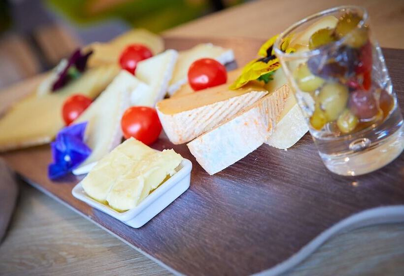 هتل Campanile Pau Est Bizanos