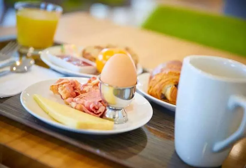 בית מלון כפרי Campanile Pau Est Bizanos