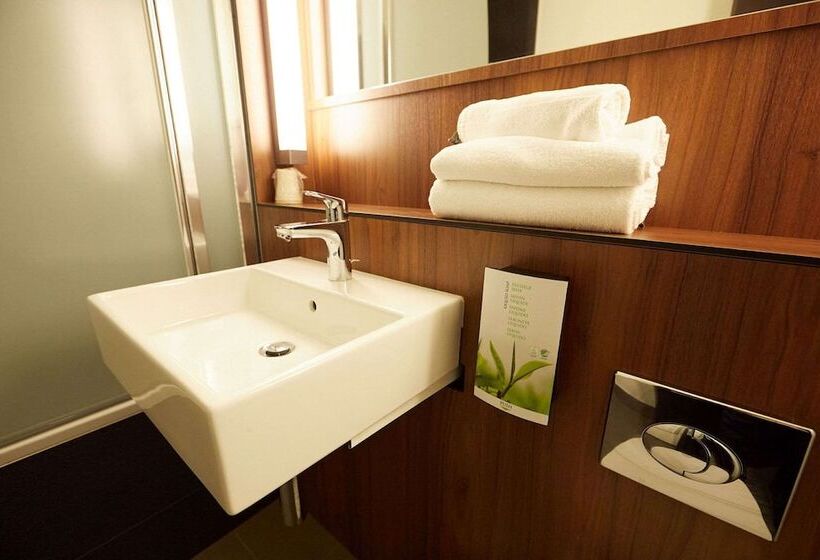 هتل Campanile Pau Est Bizanos