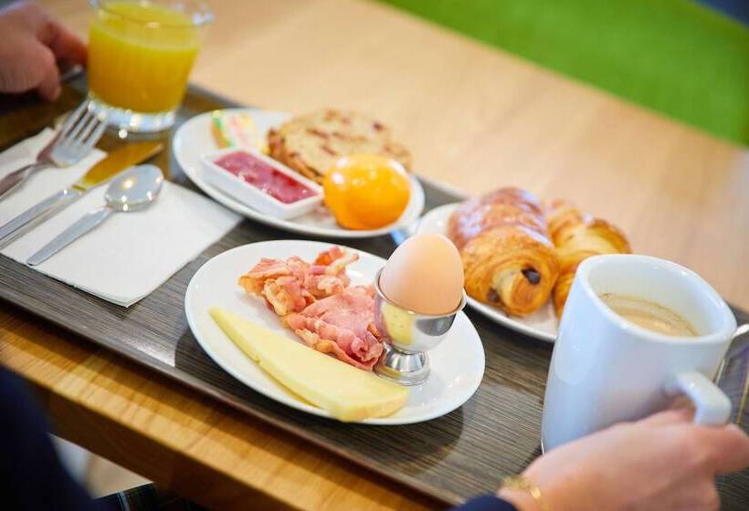 هتل Campanile Pau Est Bizanos