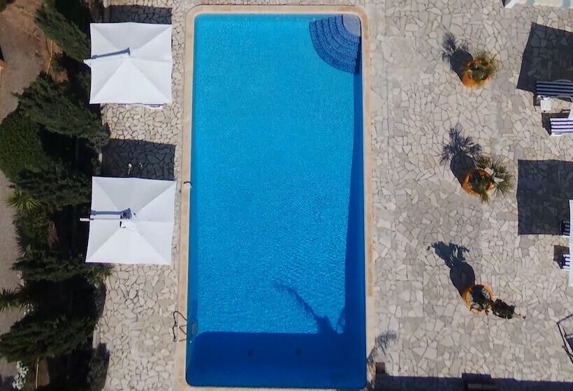 Отель Chambre D'hôtes La Potinière