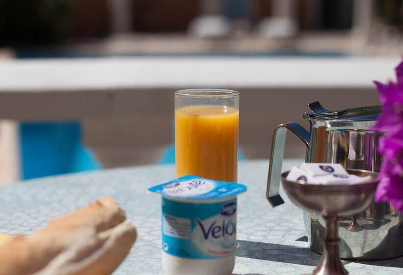 Отель Chambre D'hôtes La Potinière