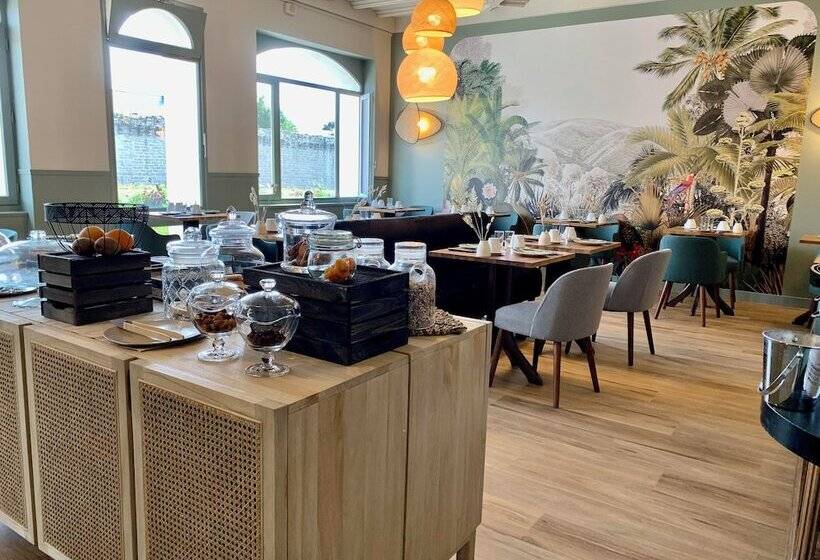 هتل Des Quatre Saisons