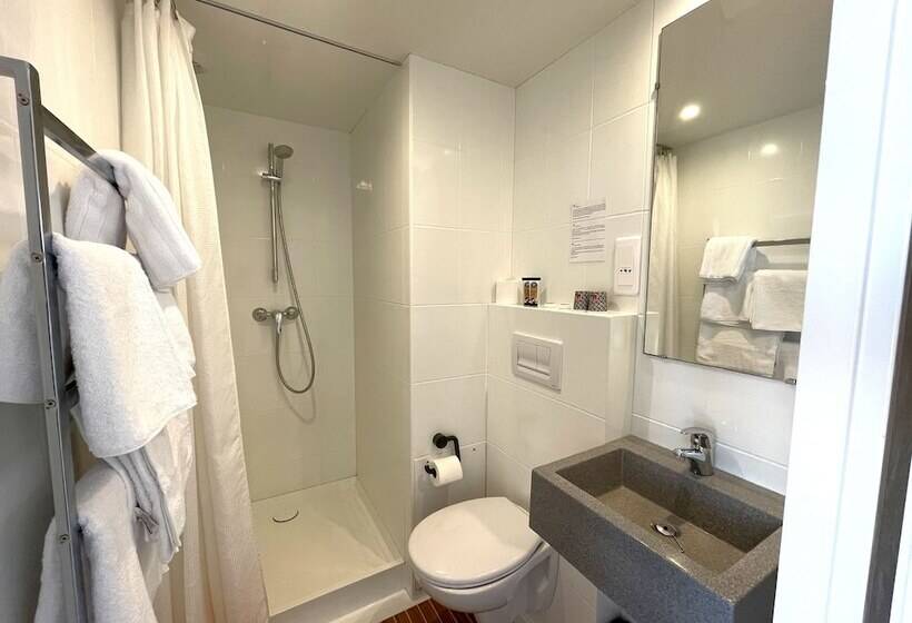 هتل Des Quatre Saisons