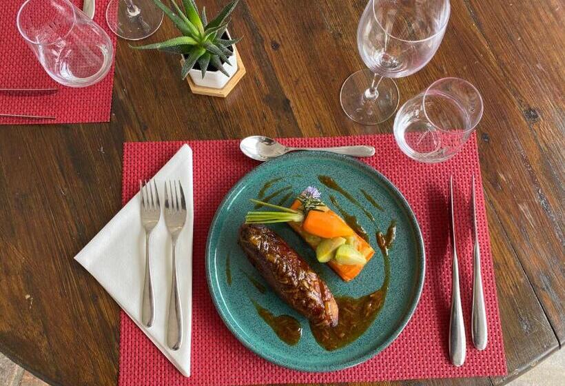 בית מלון כפרי Logis Hôtels Hôtel Restaurant Domaine Les Falaises