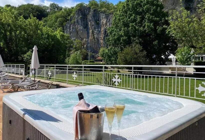 בית מלון כפרי Logis Hôtels   Hôtel Restaurant Domaine Les Falaises