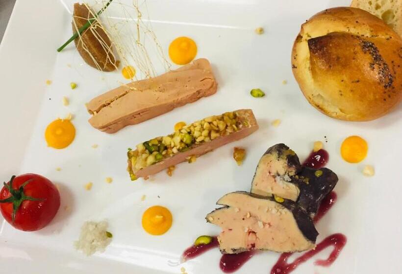 בית מלון כפרי Logis Hôtels Hôtel Restaurant Domaine Les Falaises