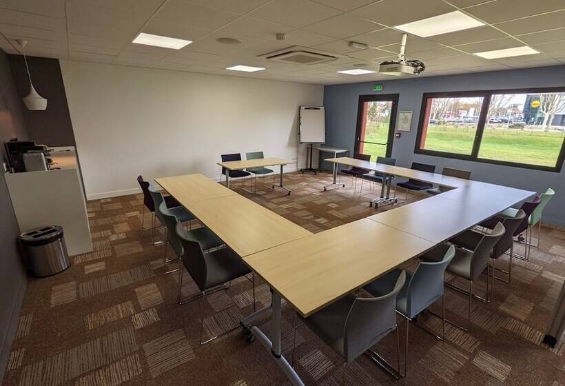 هتل Ibis Lyon Villefranchesursaône