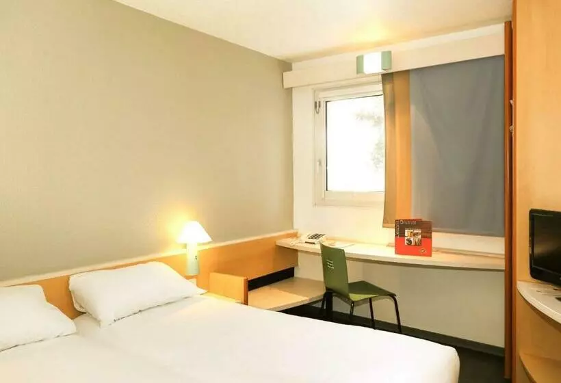 בית מלון כפרי Ibis Orange Centre