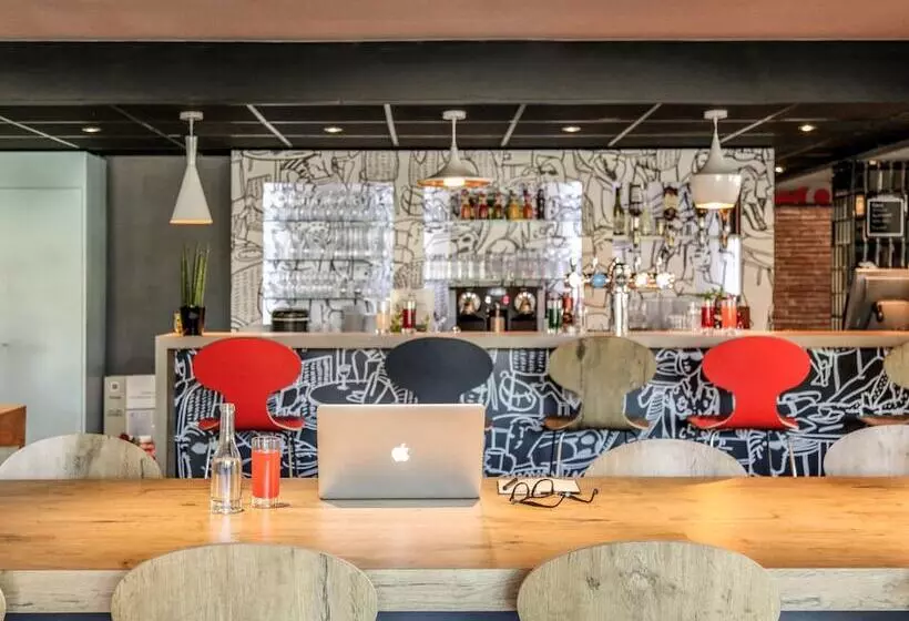 בית מלון כפרי Ibis Orange Centre