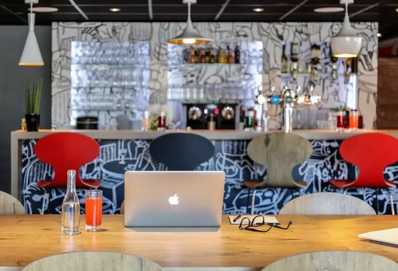 בית מלון כפרי Ibis Orange Centre