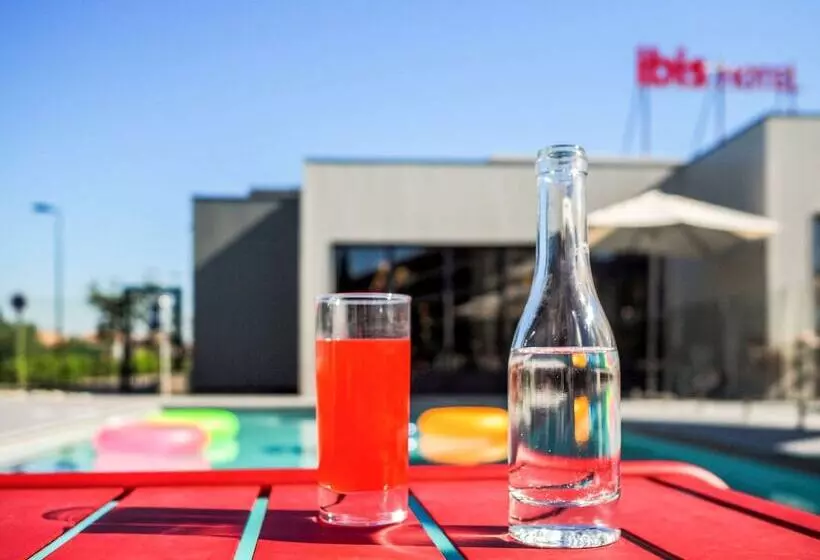 בית מלון כפרי Ibis Orange Centre