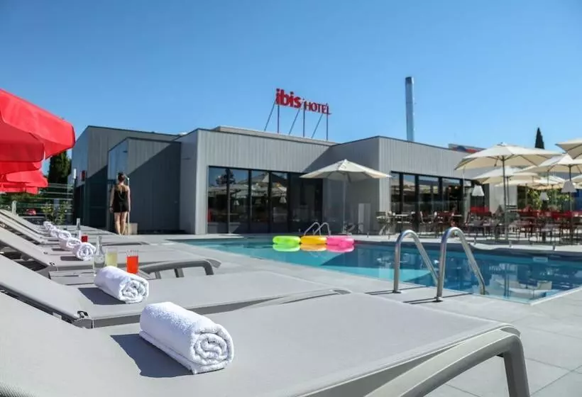 בית מלון כפרי Ibis Orange Centre