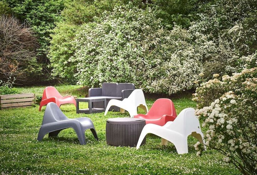 هتل Kyriad Direct Le Bourget Gonesse