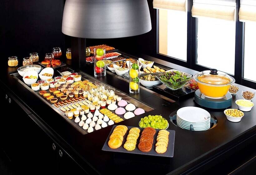 هتل Kyriad Direct Le Bourget Gonesse