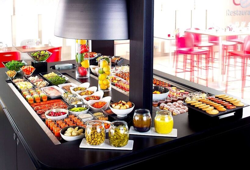 هتل Kyriad Direct Le Bourget Gonesse