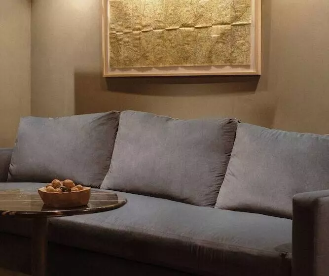 Hôtel Le Fitz Roy, A Beaumier