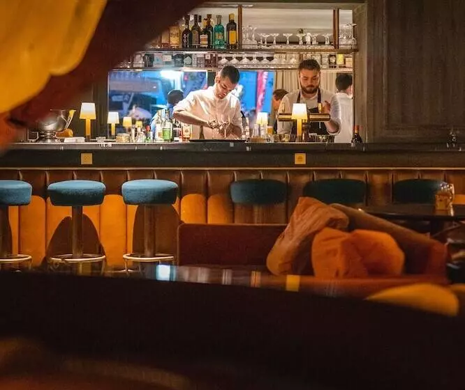 Hôtel Le Fitz Roy, A Beaumier