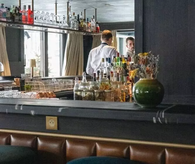 Hôtel Le Fitz Roy, A Beaumier