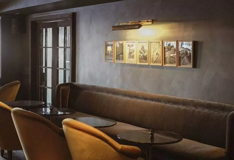 Hôtel Le Fitz Roy, A Beaumier