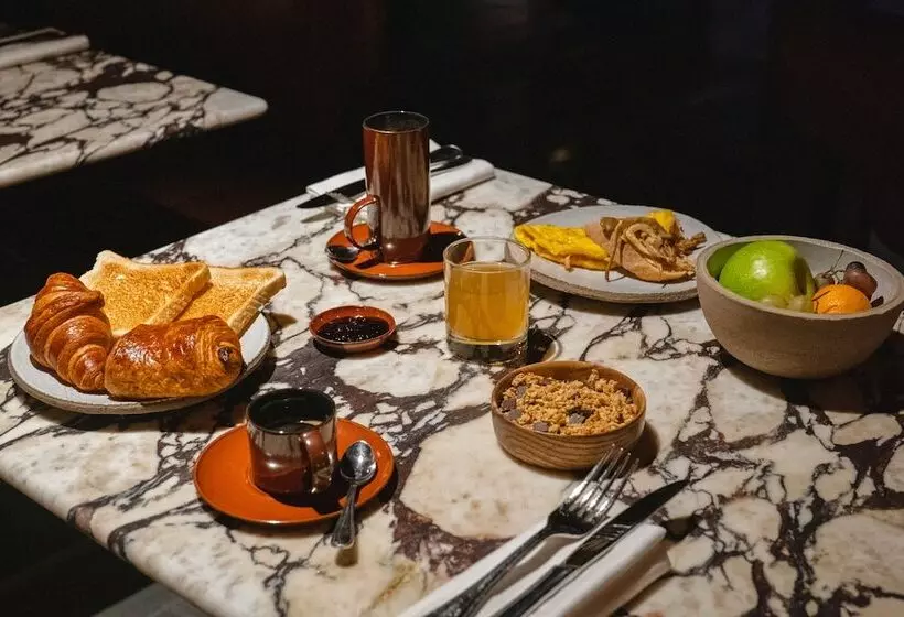 Hôtel Le Fitz Roy, A Beaumier