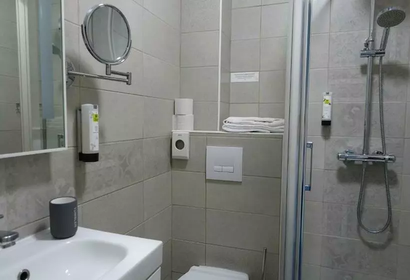 ホテル Logis Hôtel Emeraude