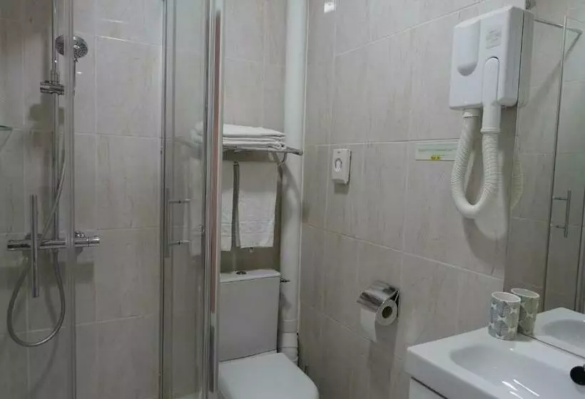 ホテル Logis Hôtel Emeraude