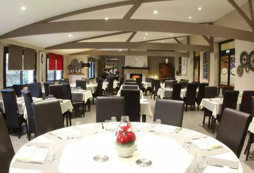 ホテル Logis Hôtel Emeraude