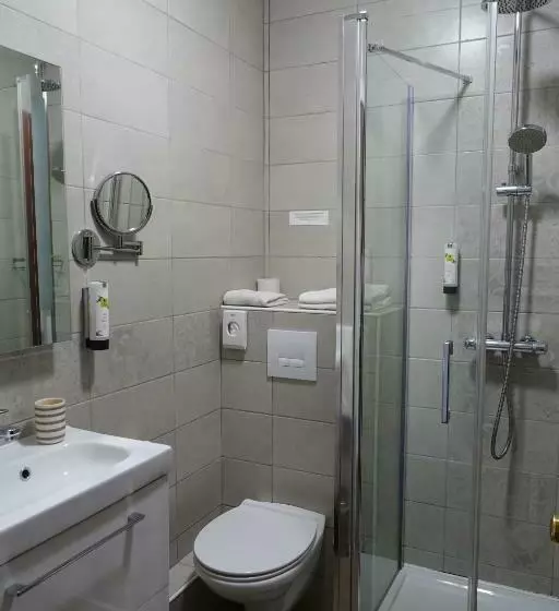 ホテル Logis Hôtel Emeraude