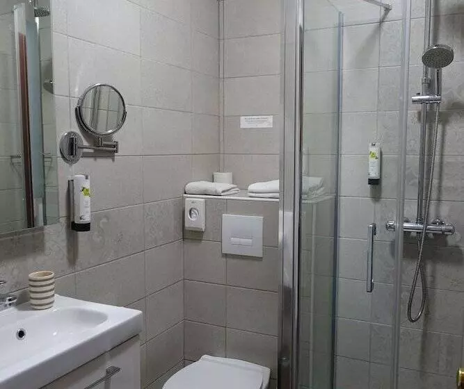 ホテル Logis Hôtel Emeraude