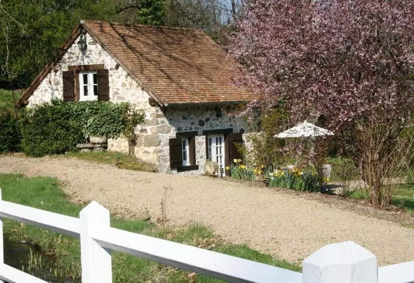 هتل Au Moulin De La Gorce