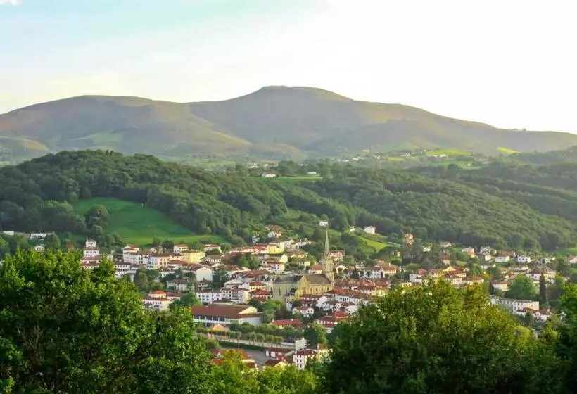 ホテル Hôtel Les Tilleuls