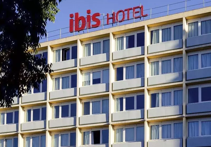 בית מלון כפרי Ibis Ales Centreville